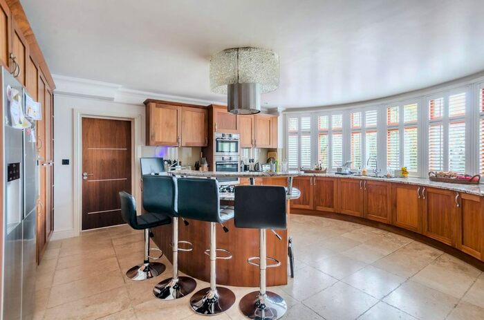 5 Bedroom Detached House To Rent In Castlemaine Avenue, South Croydon, CR2