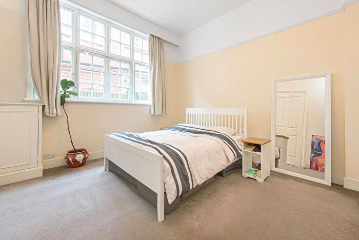 1 Bedroom Flat For Sale In Hollycroft Avenue, Hampstead, London, NW3