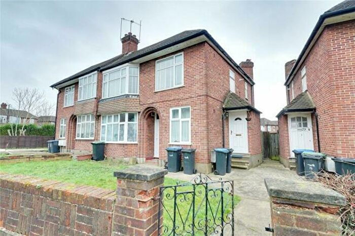 2 Bedroom Maisonette To Rent In Inverness Avenue, Enfield, EN1