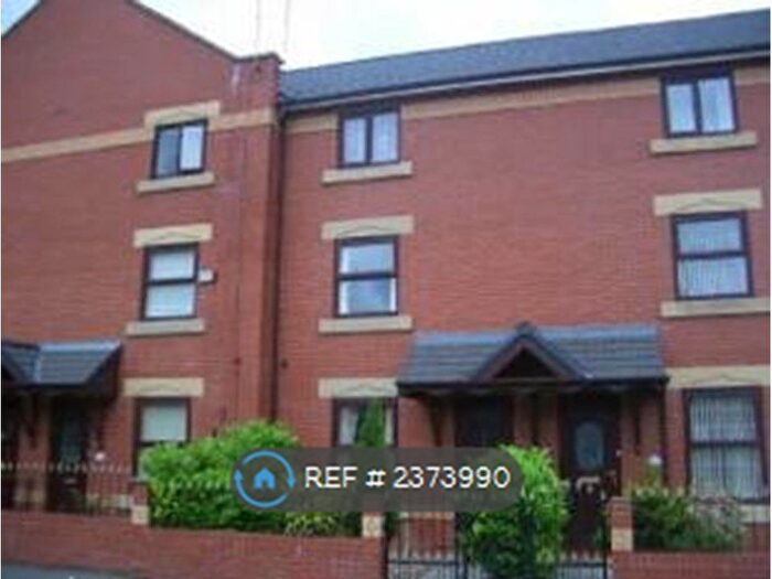 4 Bedroom Terraced House To Rent In Hyde Road, Manchester, M18
