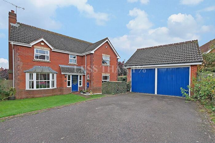 4 Bedroom Detached House For Sale In The Choakles -, NN4