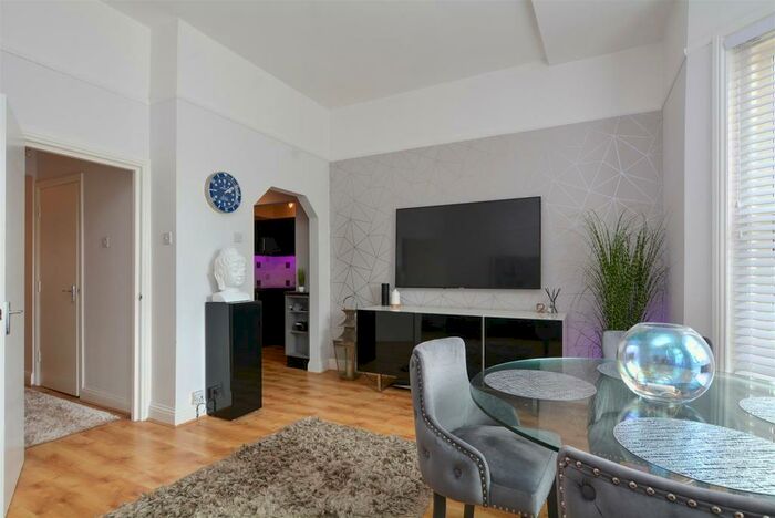 1 Bedroom Apartment To Rent In Wimborne Road, Bournemouth, BH2