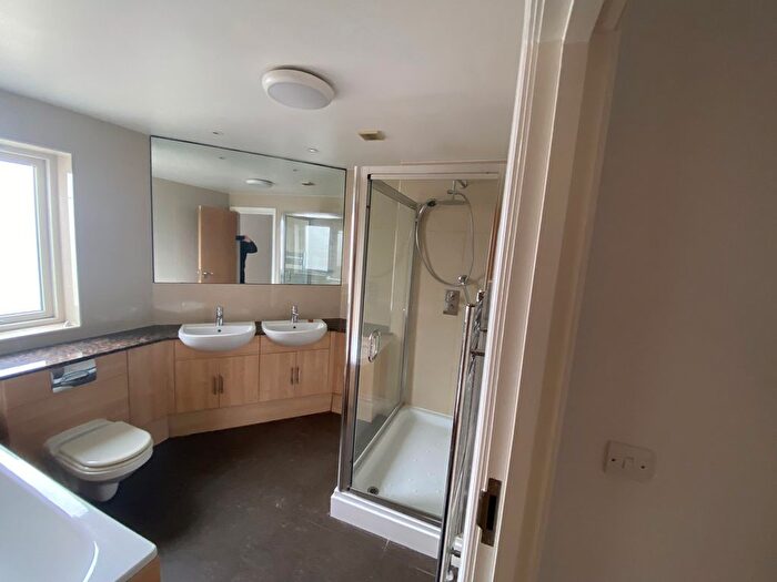 3 Bedroom Flat To Rent In Hendon Lane, Finchley, N3
