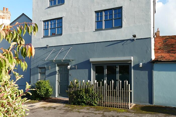 2 Bedroom House To Rent In High Street, OX49