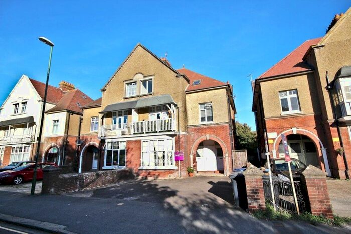 1 Bedroom Flat To Rent In Beach Road, Littlehampton, West Sussex, BN17