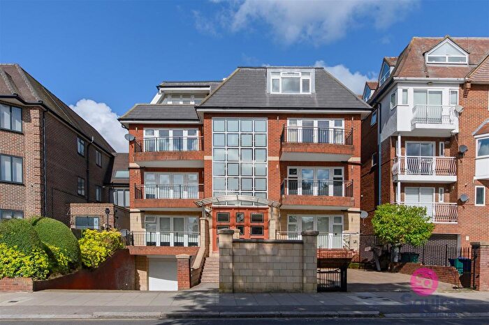 3 Bedroom Flat To Rent In Queens Road, Hendon, London, NW4