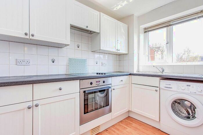 2 Bedroom Flat To Rent In Himalayan Way, Watford, Hertfordshire, WD18