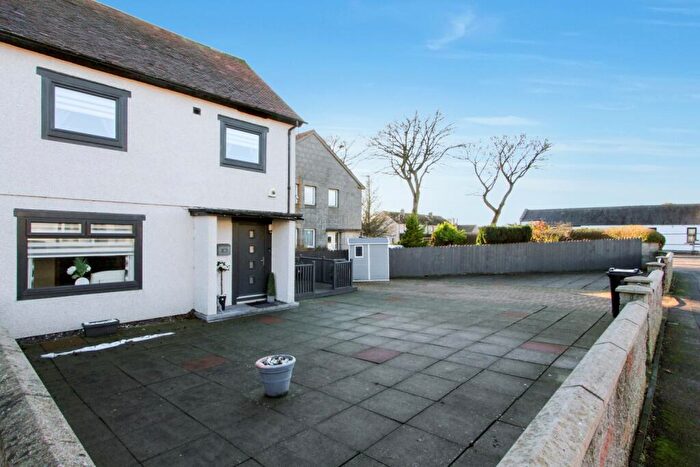 3 Bedroom End Of Terrace House For Sale In West Cairncry Road, Aberdeen, AB16