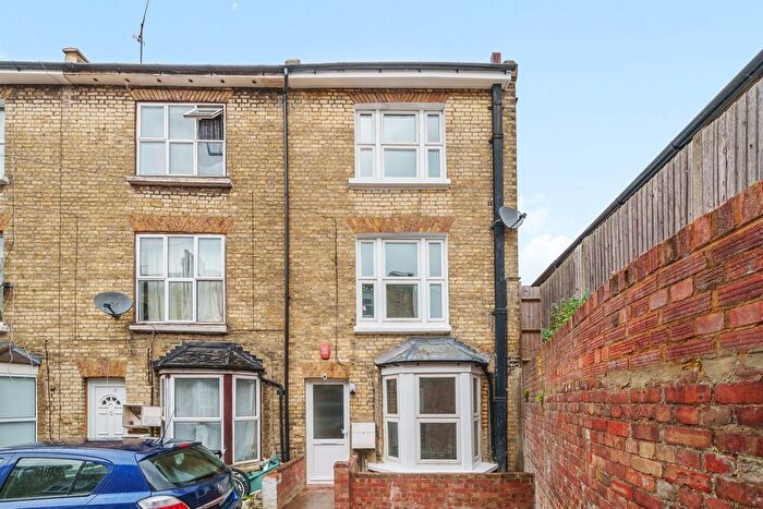 3 Bedroom End Terrace House For Sale In Princes Road, London, W13