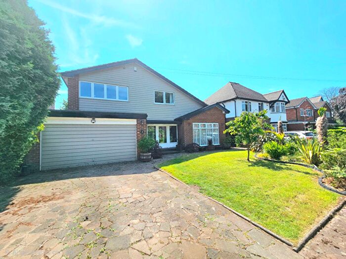 4 Bedroom Detached House For Sale In Rollason Road, Birmingham, B24