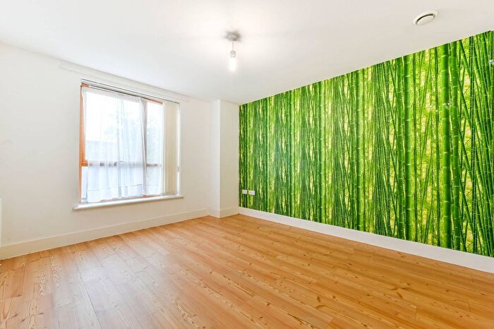 2 Bedroom Flat To Rent In Chargeable Lane, Plaistow, London, E13