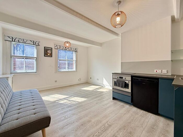 2 Bedroom Flat To Rent In Mill Street, Wantage, OX12