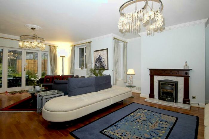 6 Bedroom Detached House To Rent In Hendon Avenue, Finchley, N3