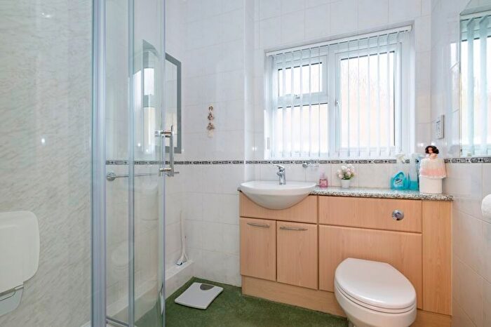 2 Bedroom Detached Bungalow For Sale In Farriers Way, Uckfield, TN22
