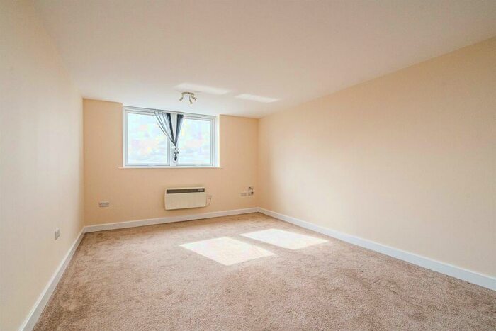 2 Bedroom Apartment To Rent In Castle Court, Dudley, DY2