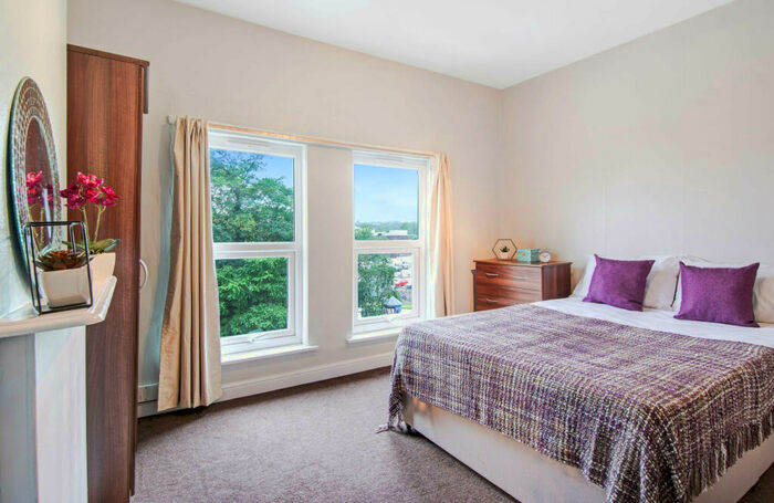 2 Bedroom House To Rent In Burley Road, Leeds, LS3