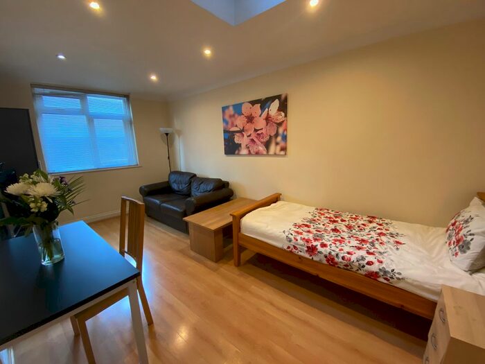 2 Bedroom Flat To Rent In Cromwell Road, London, SW7