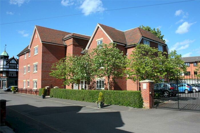 2 Bedroom Flat To Rent In Wyndale Close, Henley-on-Thames, Oxfordshire, RG9