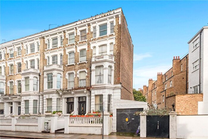 2 Bedroom Flat For Sale In Finborough Road, London, SW10