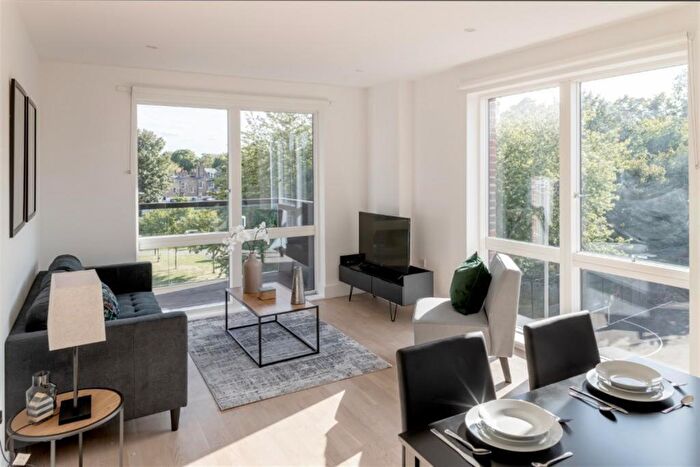 2 Bedroom Flat To Rent In Pechora Way, London, E14