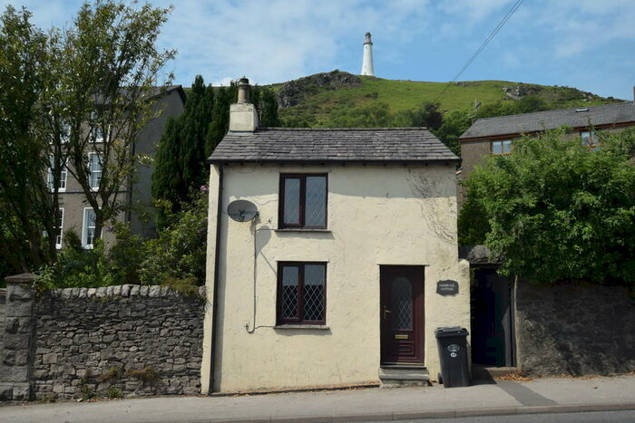 2 Bedroom Cottage To Rent In Oubas Hill, Ulverston, LA12