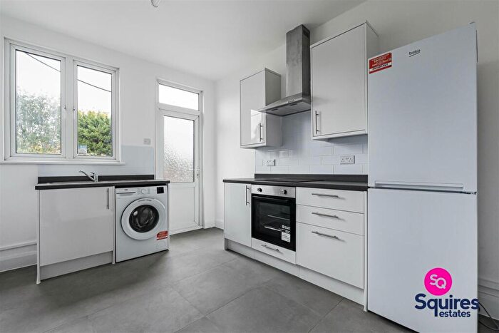 2 Bedroom Flat To Rent In Sussex Ring, Woodside Park, N12