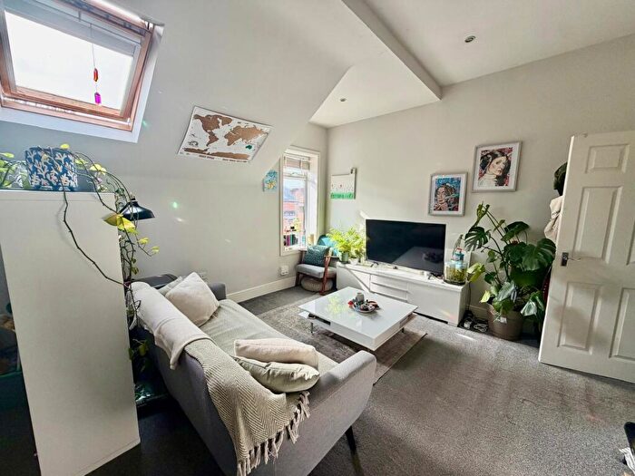 1 Bedroom Apartment To Rent In Central Road, West Didsbury, M20