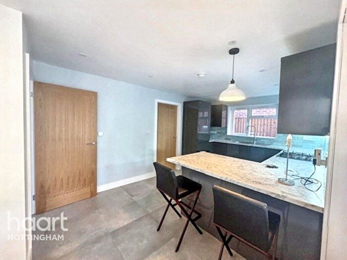 3 Bedroom Semi-Detached House For Sale In Old Bar Close, Nottingham, NG6