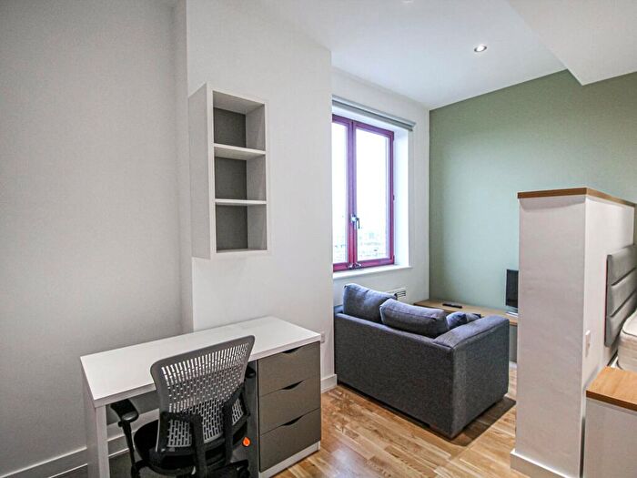 Apartment To Rent In Apt, Q One Residence #, LS2