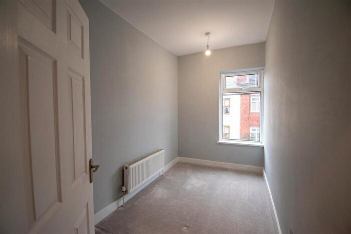 3 Bedroom End Of Terrace House For Sale In Havelock Street, Ripley, DE5