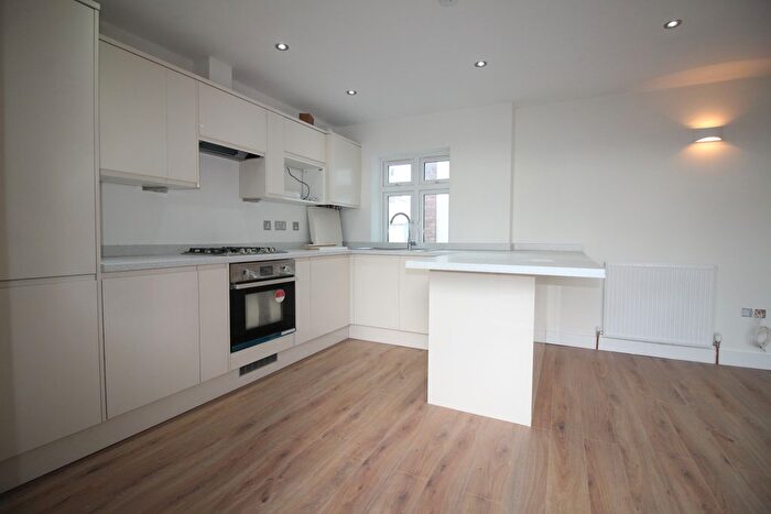 2 Bedroom Flat To Rent In Oak Road, Leatherhead, KT22