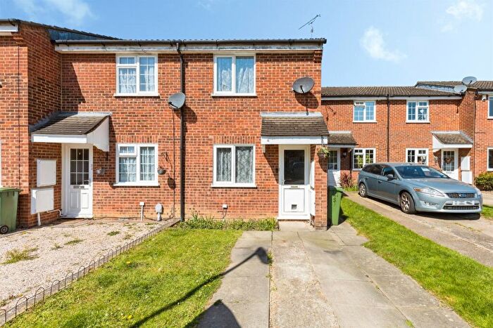 2 Bedroom End Of Terrace House For Sale In Wakehurst Mews, Horsham, RH12