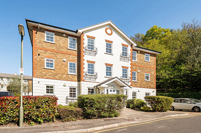 2 Bedroom Apartment For Sale In Markham Court, Camberley, Surrey, GU15