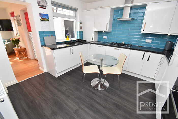 2 Bedroom Detached Bungalow For Sale In Clydeview Road, Bothwell, G71