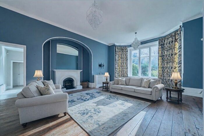 2 Bedroom Flat For Sale In Lovibonds Avenue, Orpington, Kent, BR6