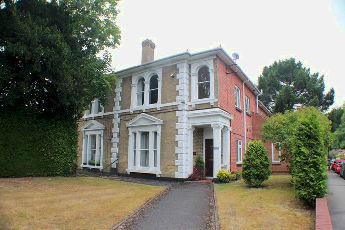 1 Bedroom Flat To Rent In Portsmouth Road, Southampton, SO19