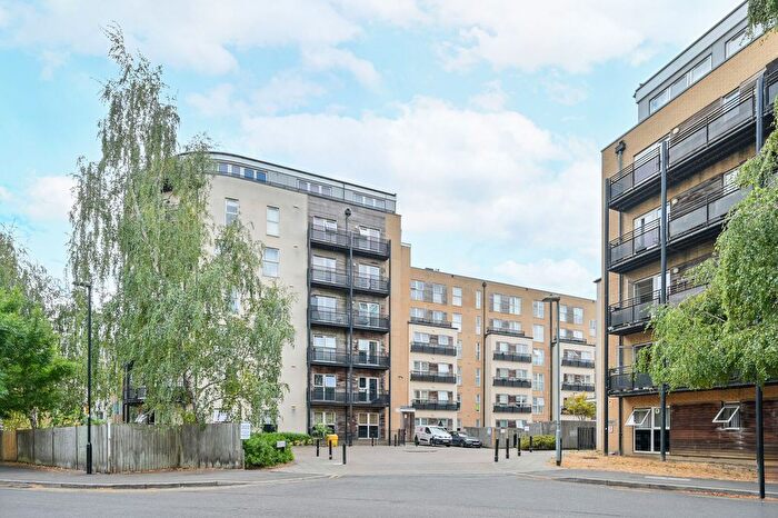 2 Bedroom Flat For Sale In Lanadron Close, Isleworth, TW7