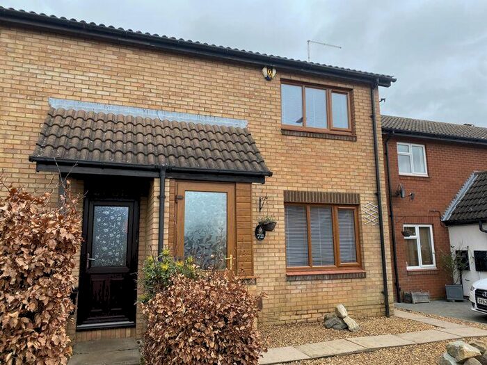 3 Bedroom Semi-Detached House To Rent In Barn Owl Close, East Hunsbury, Northampton, NN4