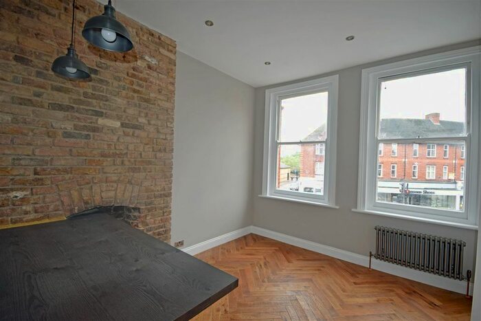 2 Bedroom Flat To Rent In Holly Road, Twickenham, TW1