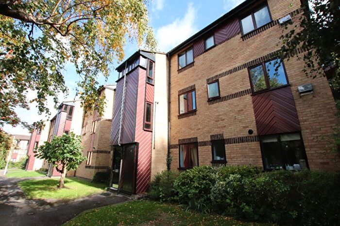 2 Bedroom Flat To Rent In St Pauls Court, Reading, RG1