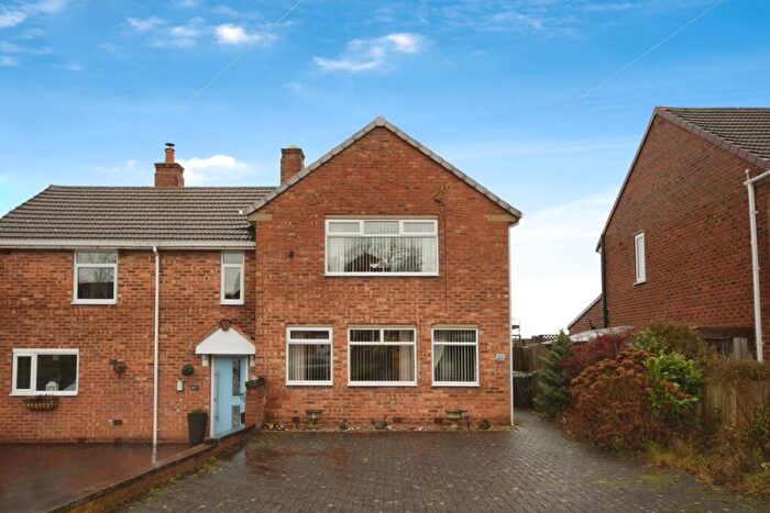 2 Bedroom Semi Detached House For Sale In Rufford Close, Chesterfield, Derbyshire, S40