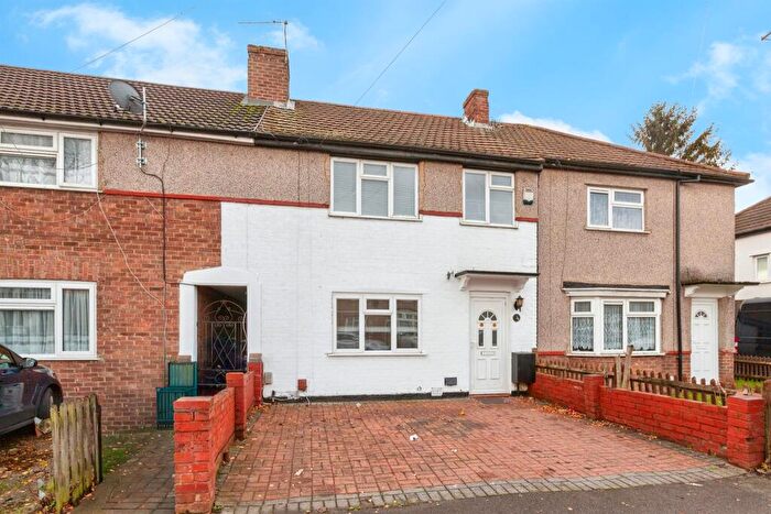 3 Bedroom Terraced House For Sale In Broadmark Road, Slough, SL2
