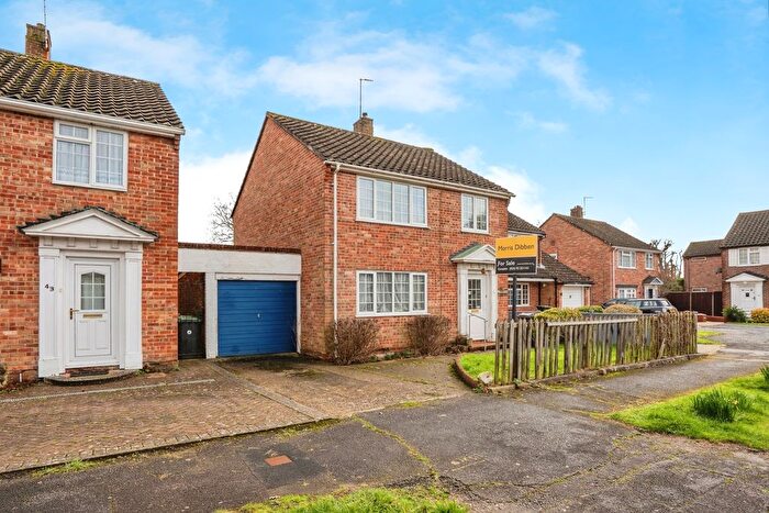3 Bedroom Link Detached House For Sale In Roundway, Waterlooville, Hampshire, PO7