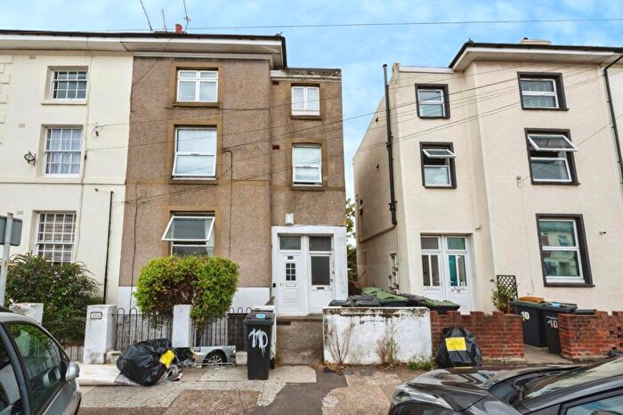 1 Bedroom Flat For Sale In Pier Road, Northfleet, Gravesend, Kent, DA11