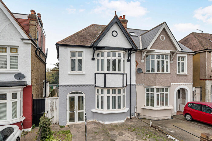 3 Bedroom Semi Detached House For Sale In Bellingham Road, London, SE6
