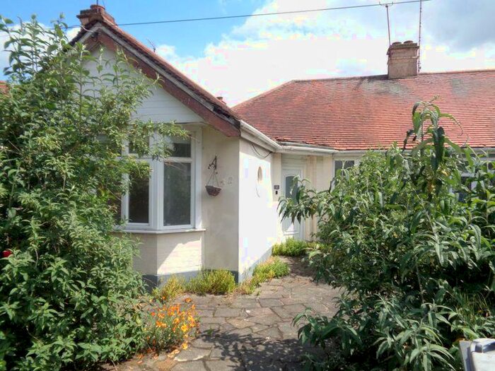 3 Bedroom Bungalow To Rent In Lyndale Avenue, Southend-On-Sea, SS2