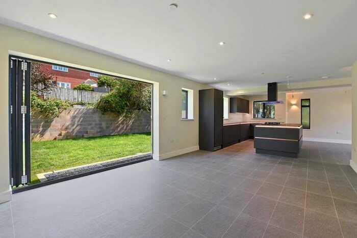 6 Bedroom Detached House To Rent In Sabir Court, Crescent Road, Temple Cowley **student Property 2022**, OX4