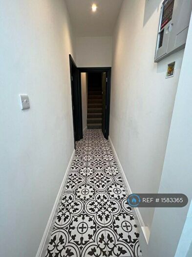 3 Bedroom Flat To Rent In Masons Avenue, London, HA3