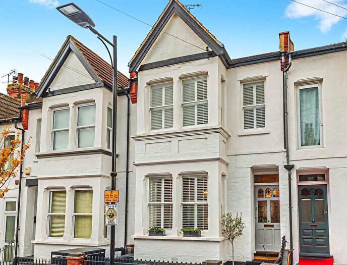 4 Bedroom Terraced House For Sale In Glen Road, Leigh-On-Sea, SS9