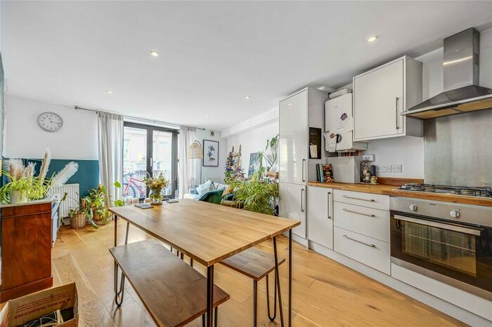 2 Bedroom Flat To Rent In Eardley Road, London, SW16